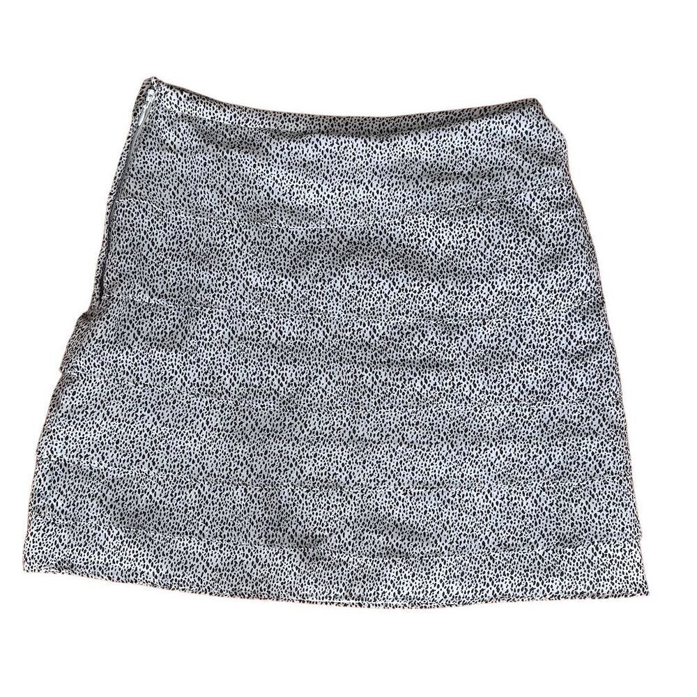 H&M Women's A-Line Knee Length Skirt Size 2 Black Animal Print - Picture 7 of 8